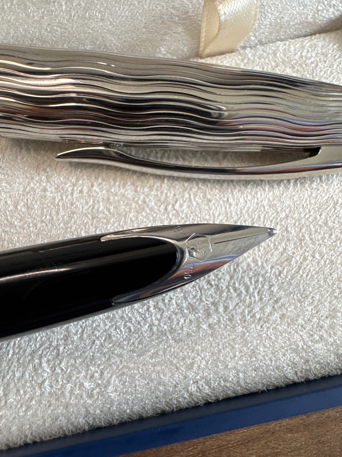 Waterman Carenne Fountain Pen Blue with metal cap. Medium nib.
