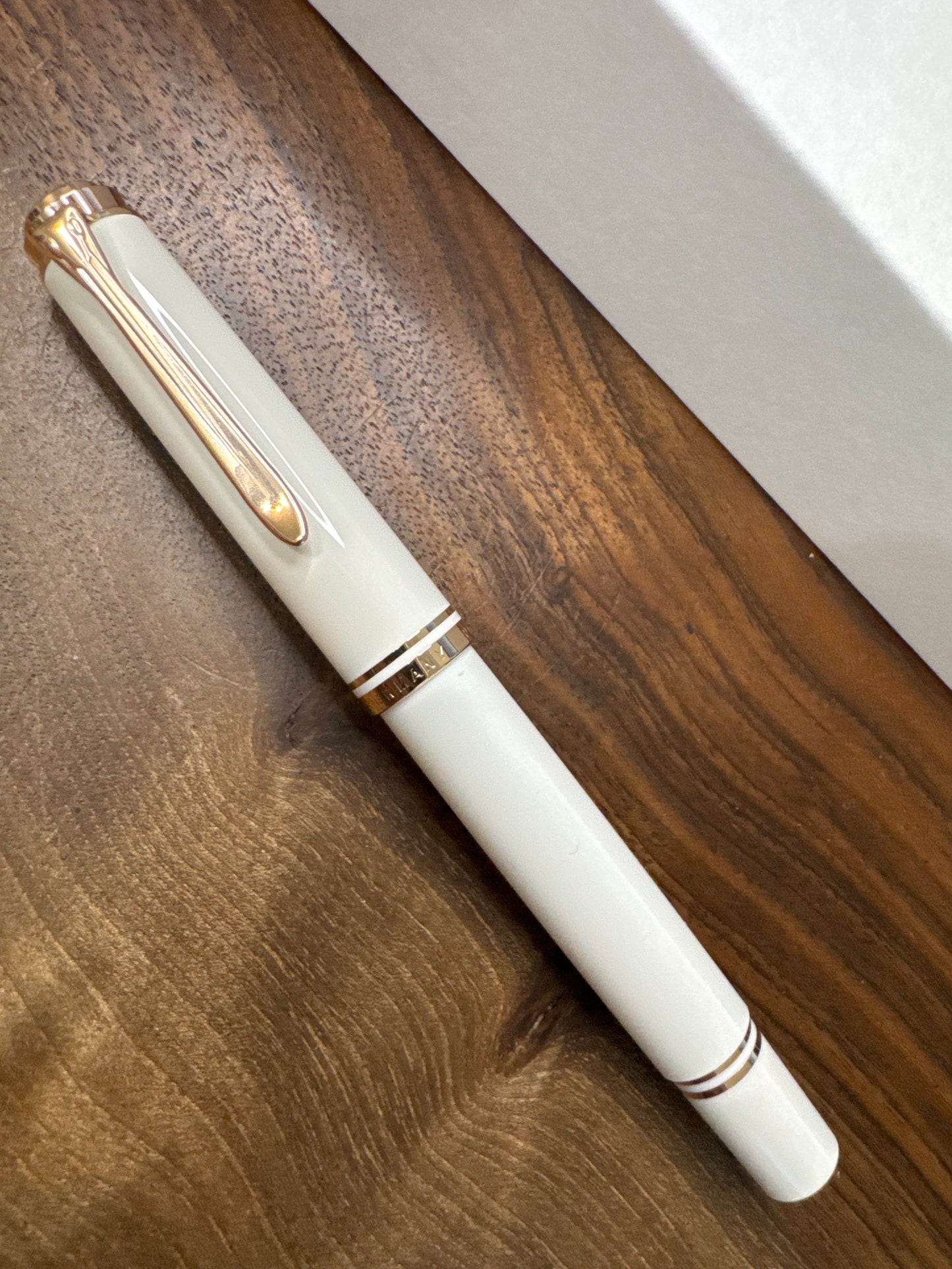 Pelikan Souveran M600 White and Rose Gold