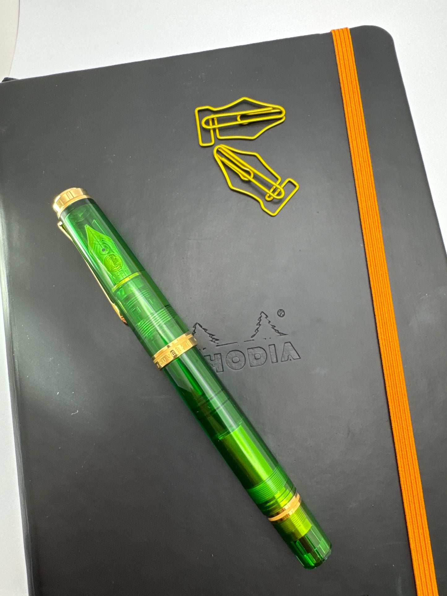 Pelikan Souveran M800 Fountain Pen Green Demonstrator B Nib