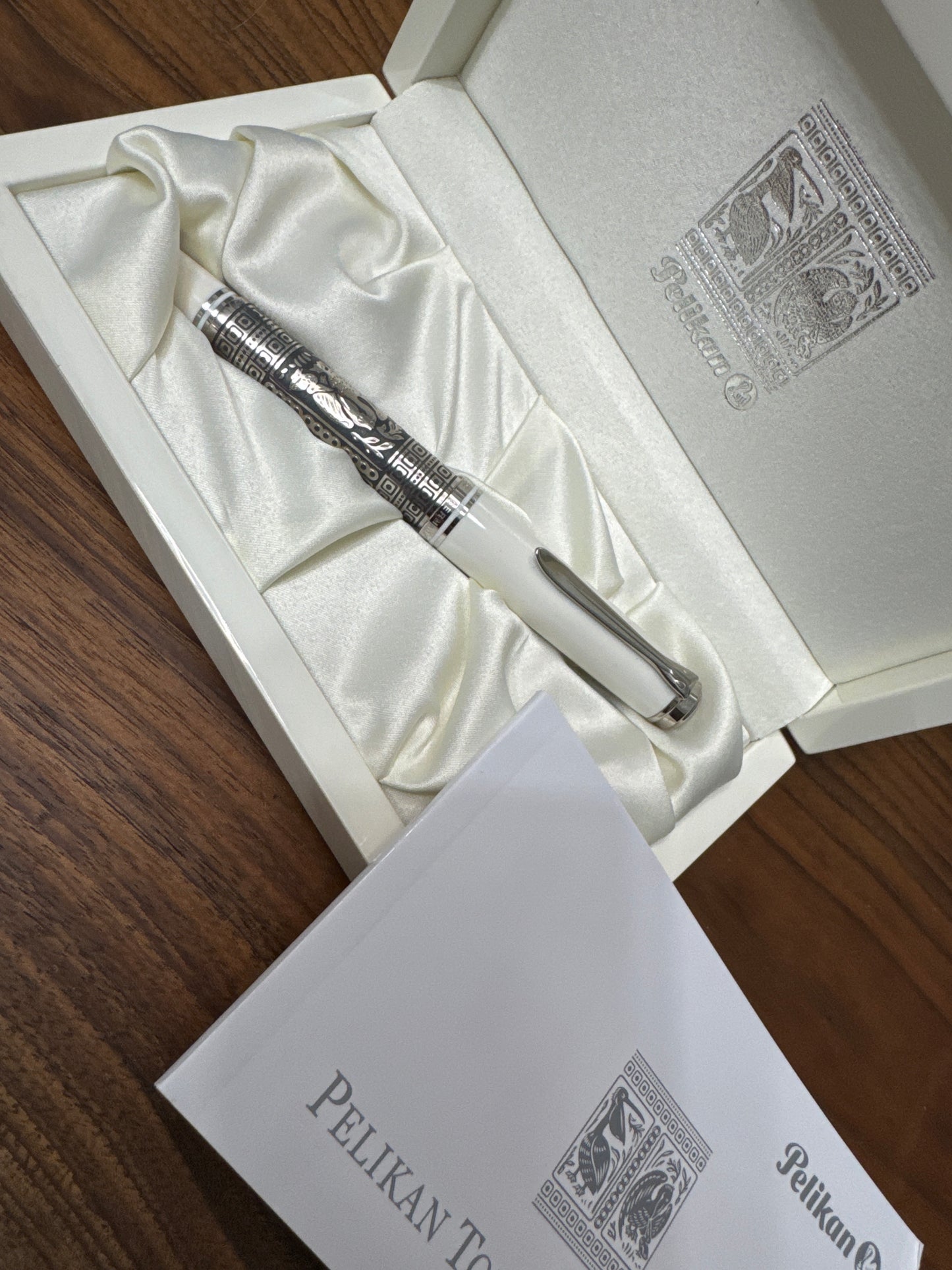 Pelikan M910 White Toledo