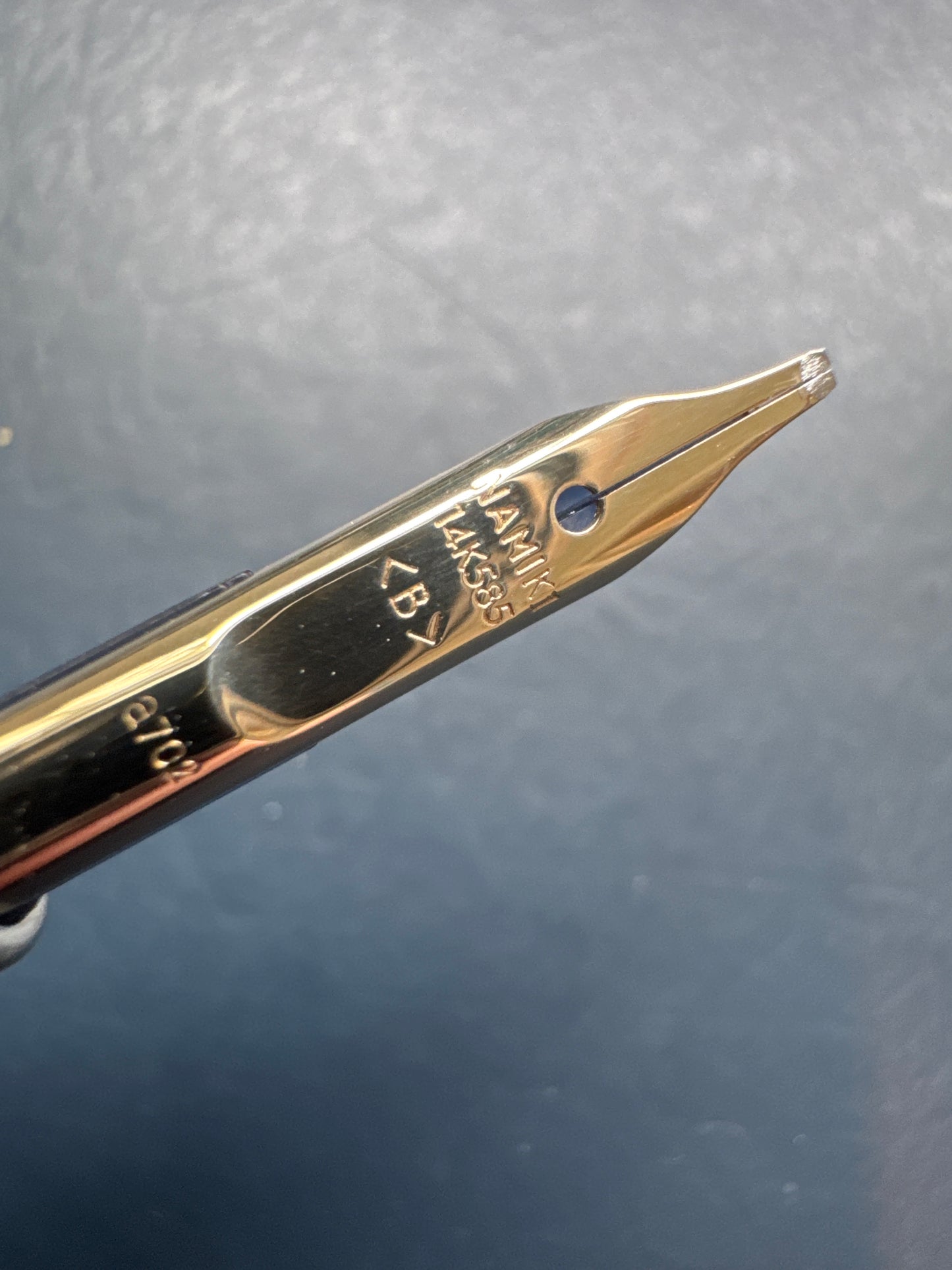 Namiki Capless ( Vanishing Point) Faceted Fountain Pen Dark Blue