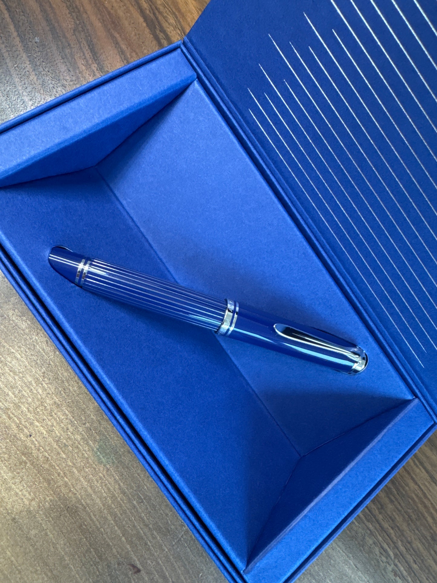 Pelikan Souveran M815 Metal Striped Blue Special Edition Fountain Pen Medium Nib