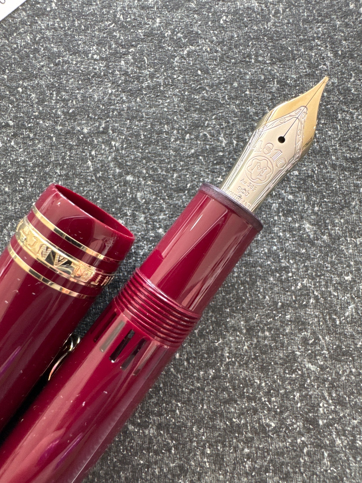Montblanc 146 (modern) Burgundy Fountain Pen