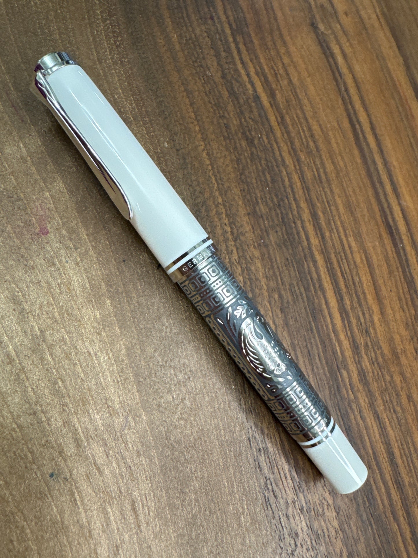 Pelikan M910 White Toledo