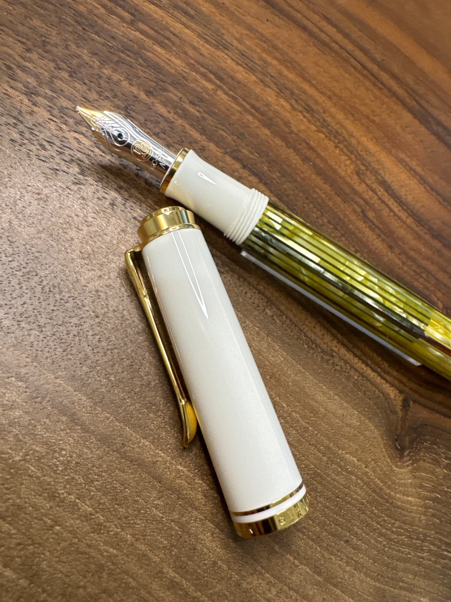 Pelikan M400 Souveran Fountain Pen White Tortoise