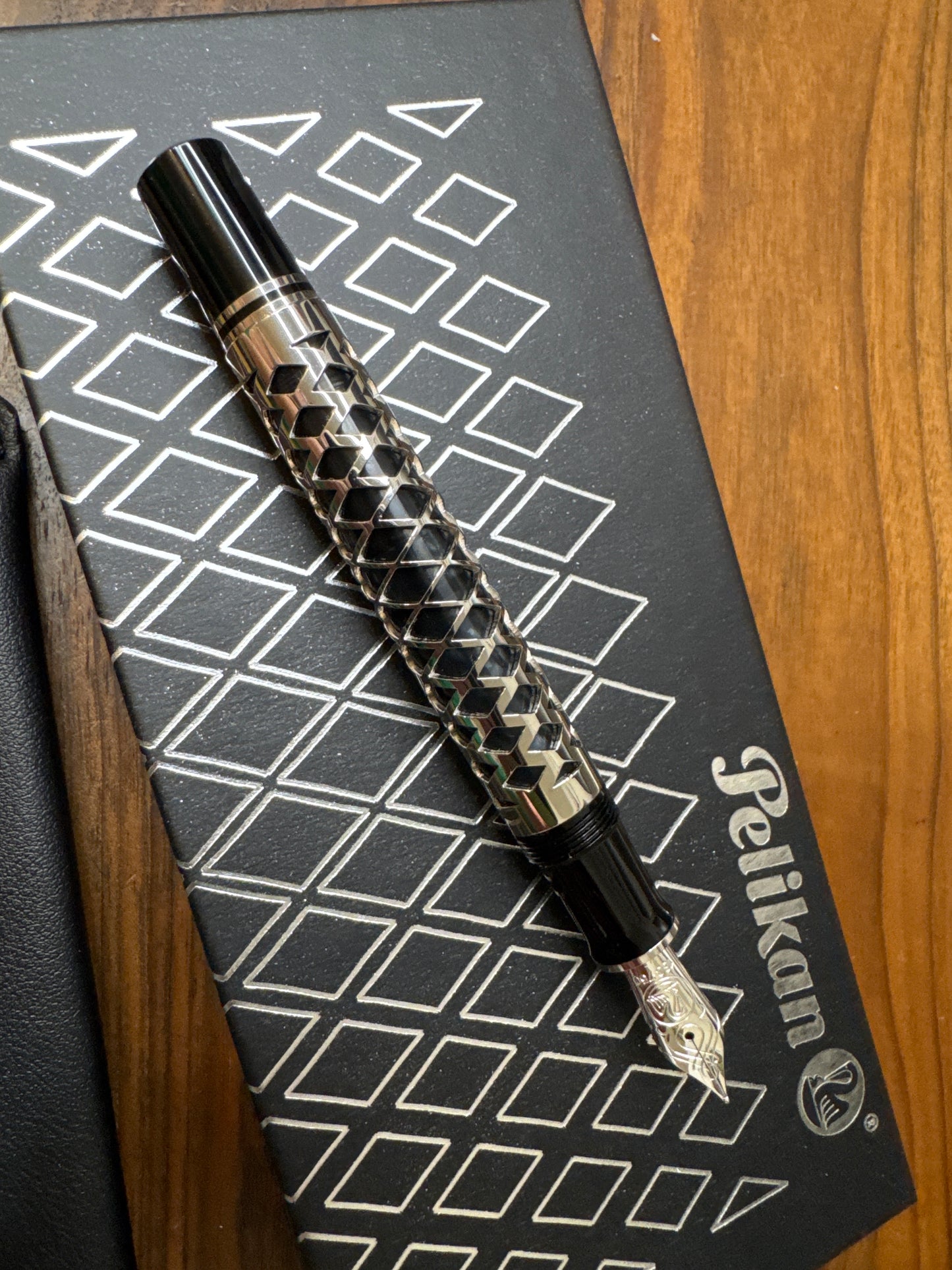 Pelikan M805 Metal Sleeve Special Edition