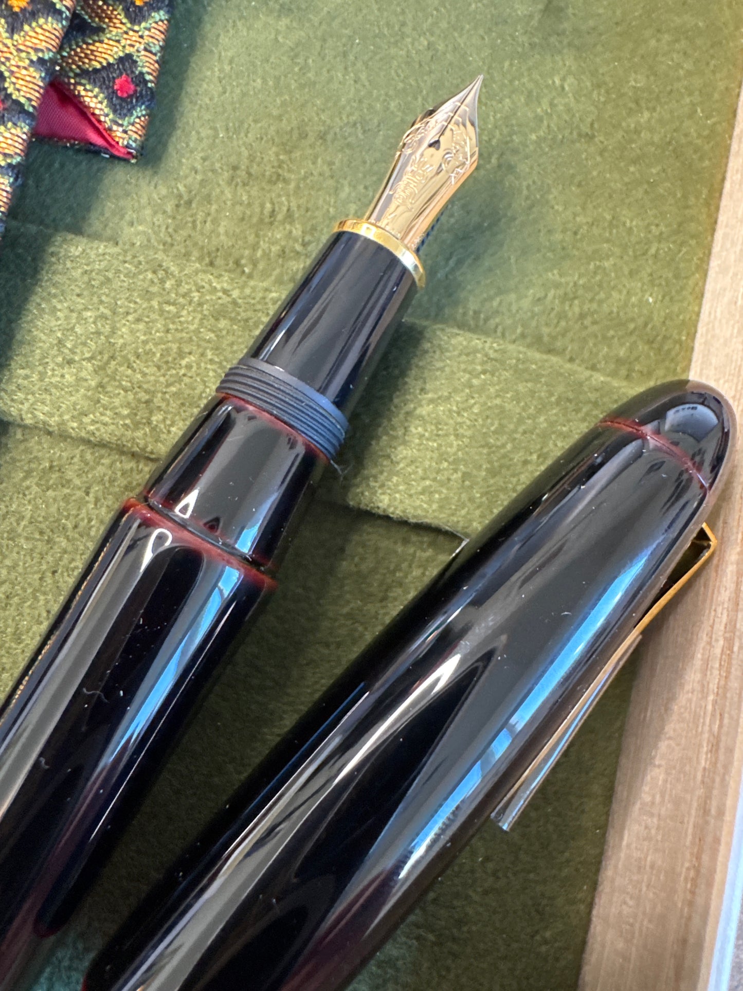 Platinum Izumo Akatame (Red) Fountain Pen Medium Nib