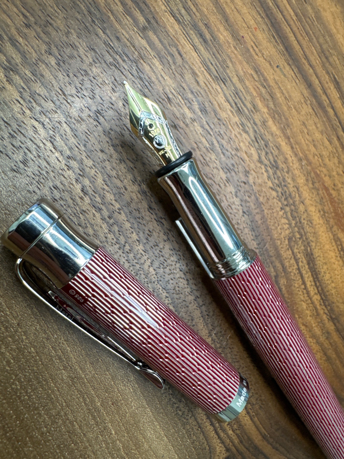 Waldmann Tango Imagination: Burgundy / Medium- 18k Gold Nib