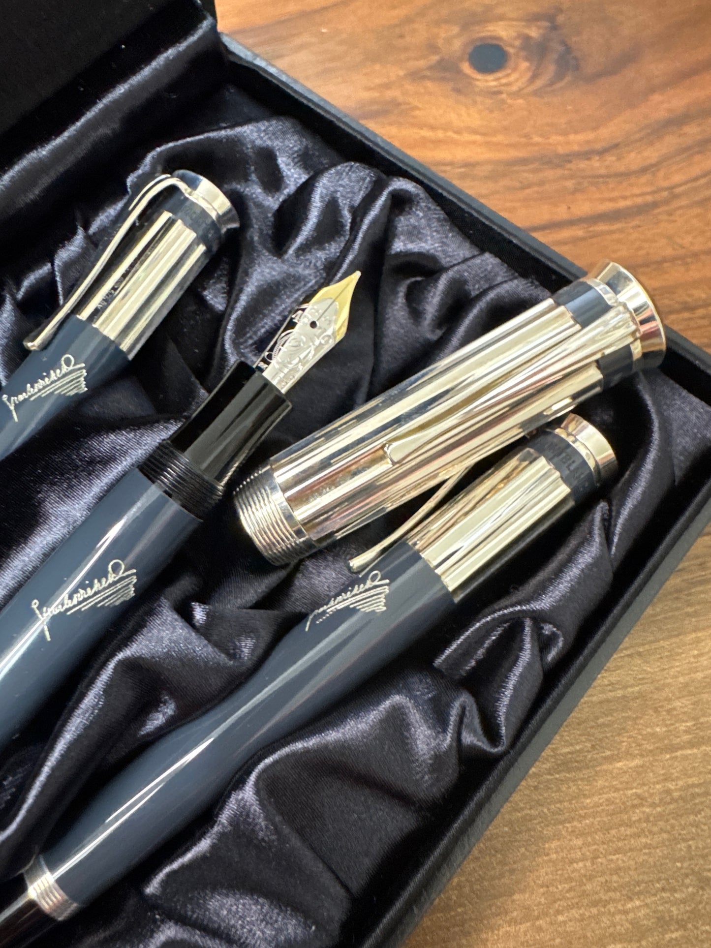 Montblanc Writers Edition Charles Dickens Writing Instrument Set (FP,BP,MP)