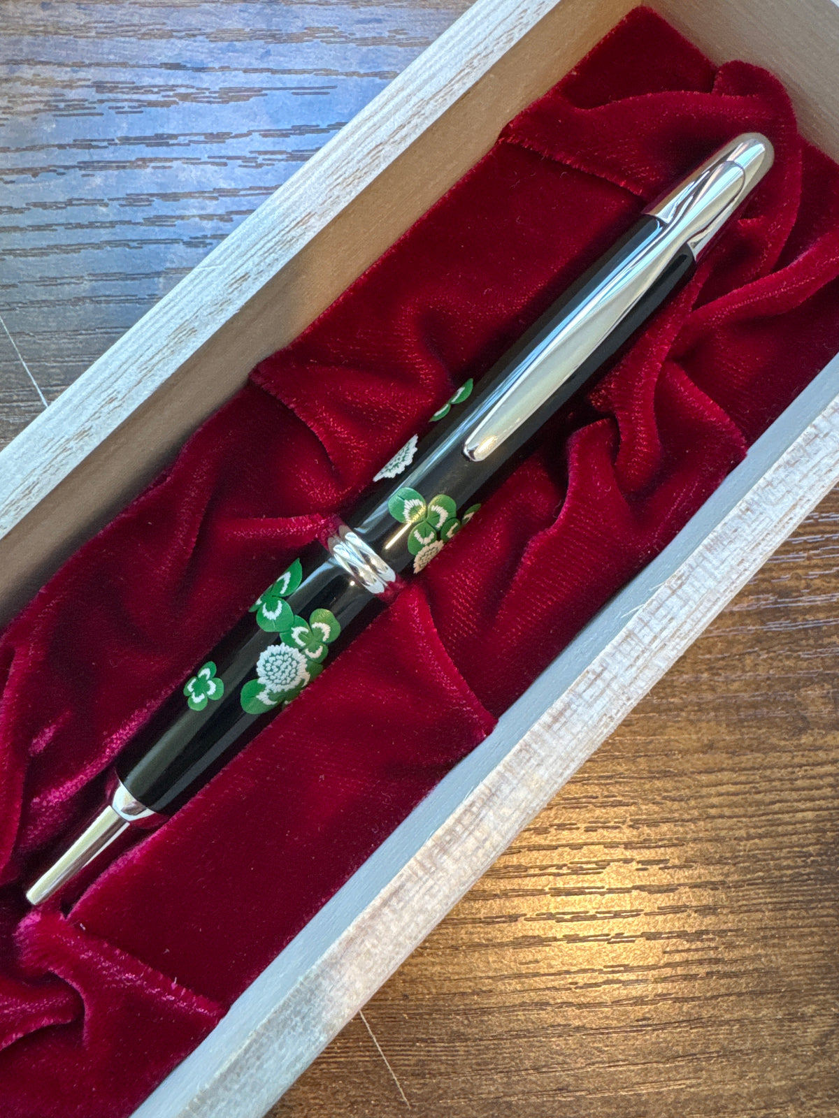 Pilot Capless Clover maki-e Fountain Pen Medium nib