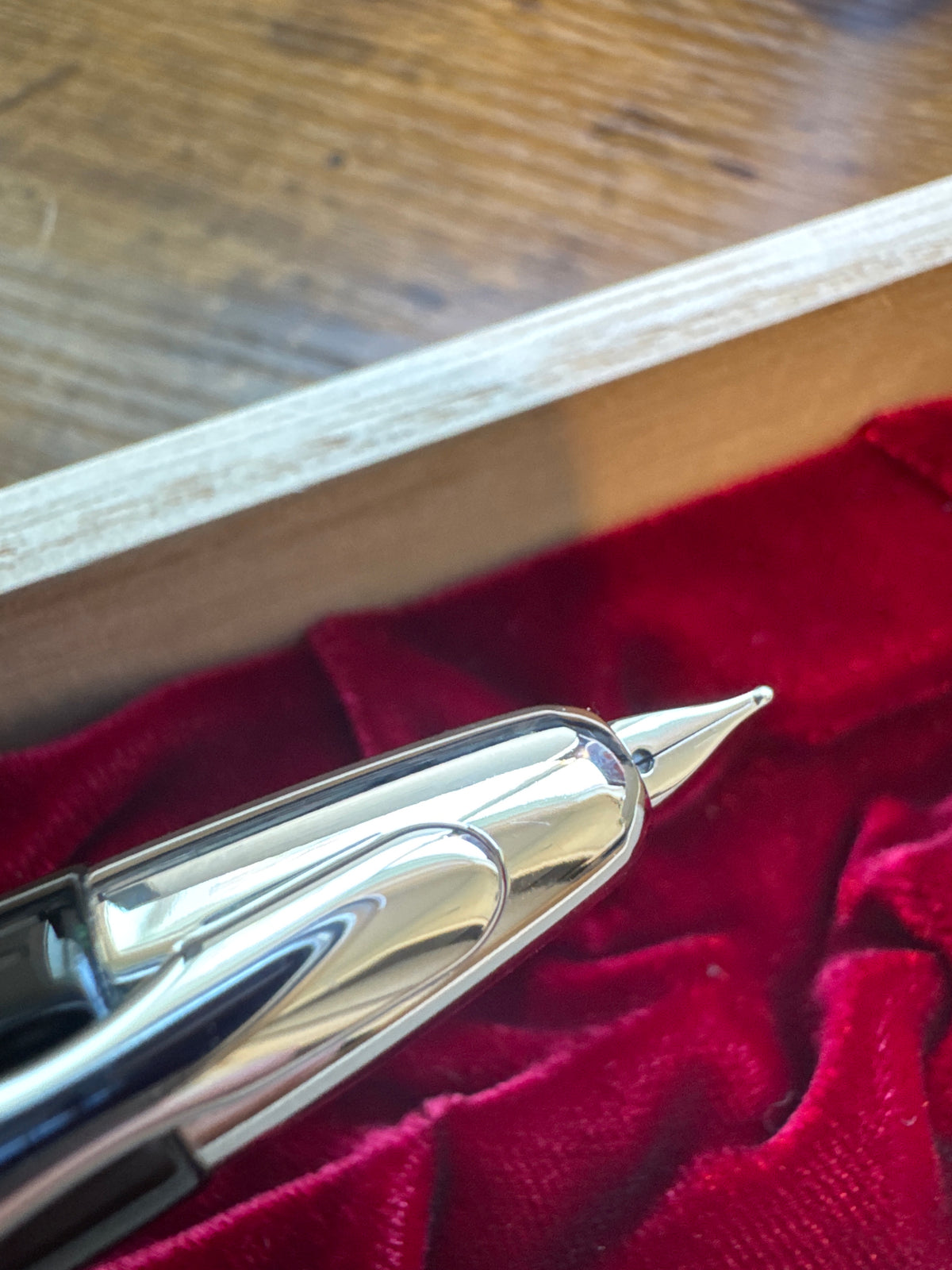 Pilot Capless Clover maki-e Fountain Pen Medium nib