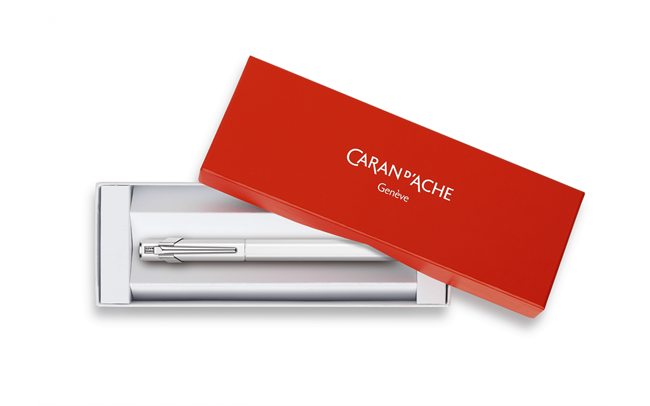 Fountain Pen 849™ Metal, Medium Nib Size with Gift Box: Red