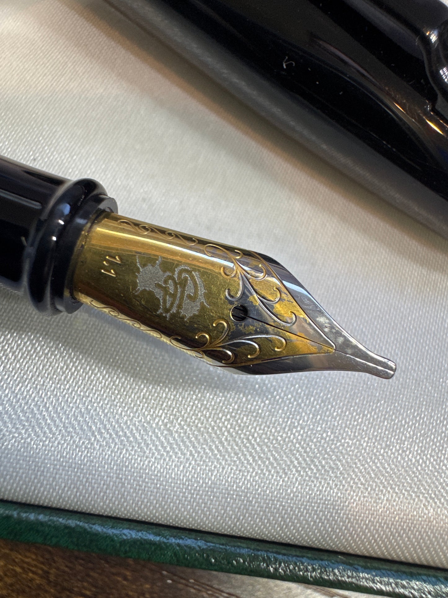 Monteverde Invincia Stealth w/Goldspot 1.1 Stub nib