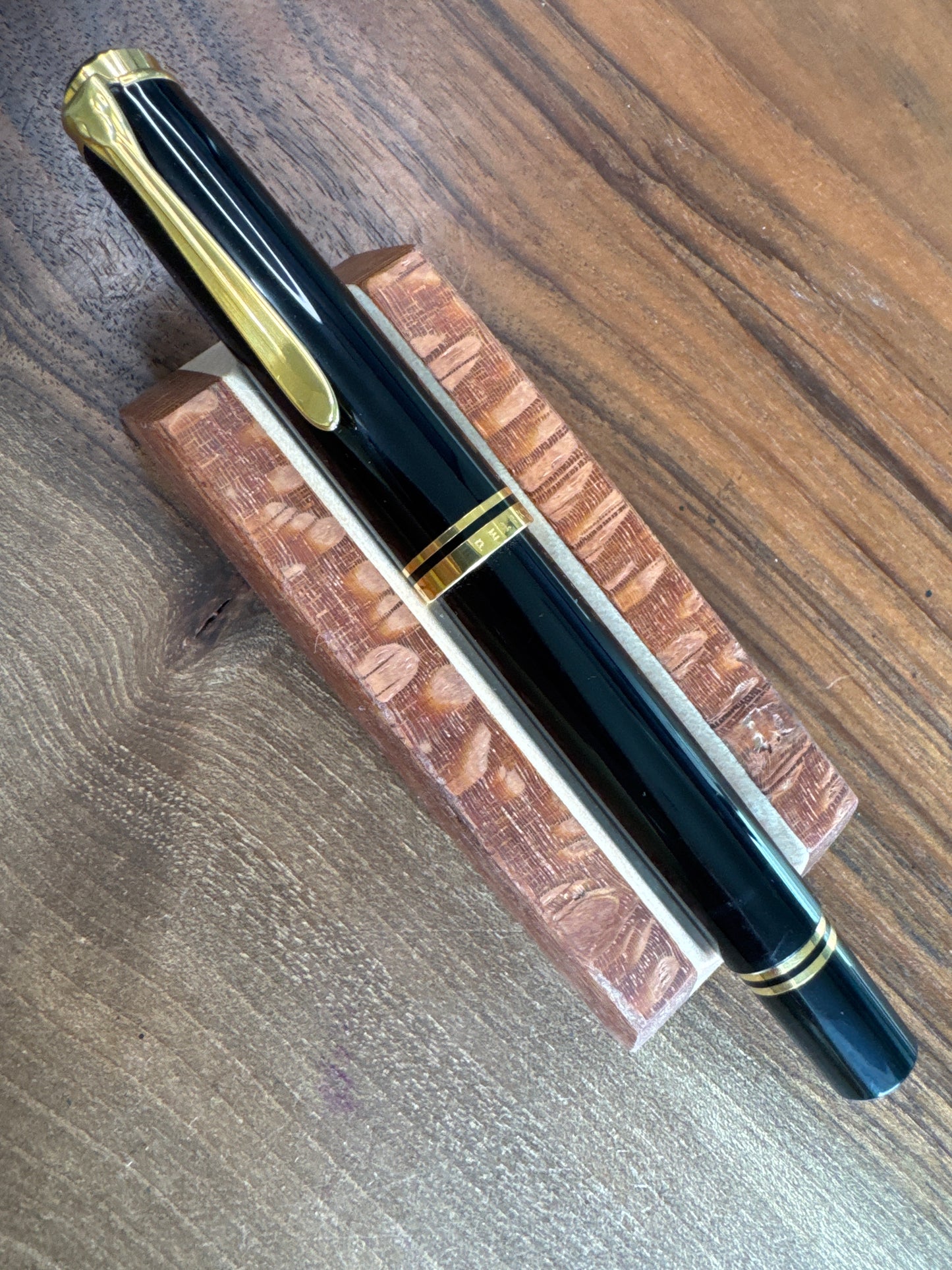 Pelikan M800 Black and gold trim Fountain Pen Medium Nib W Germany