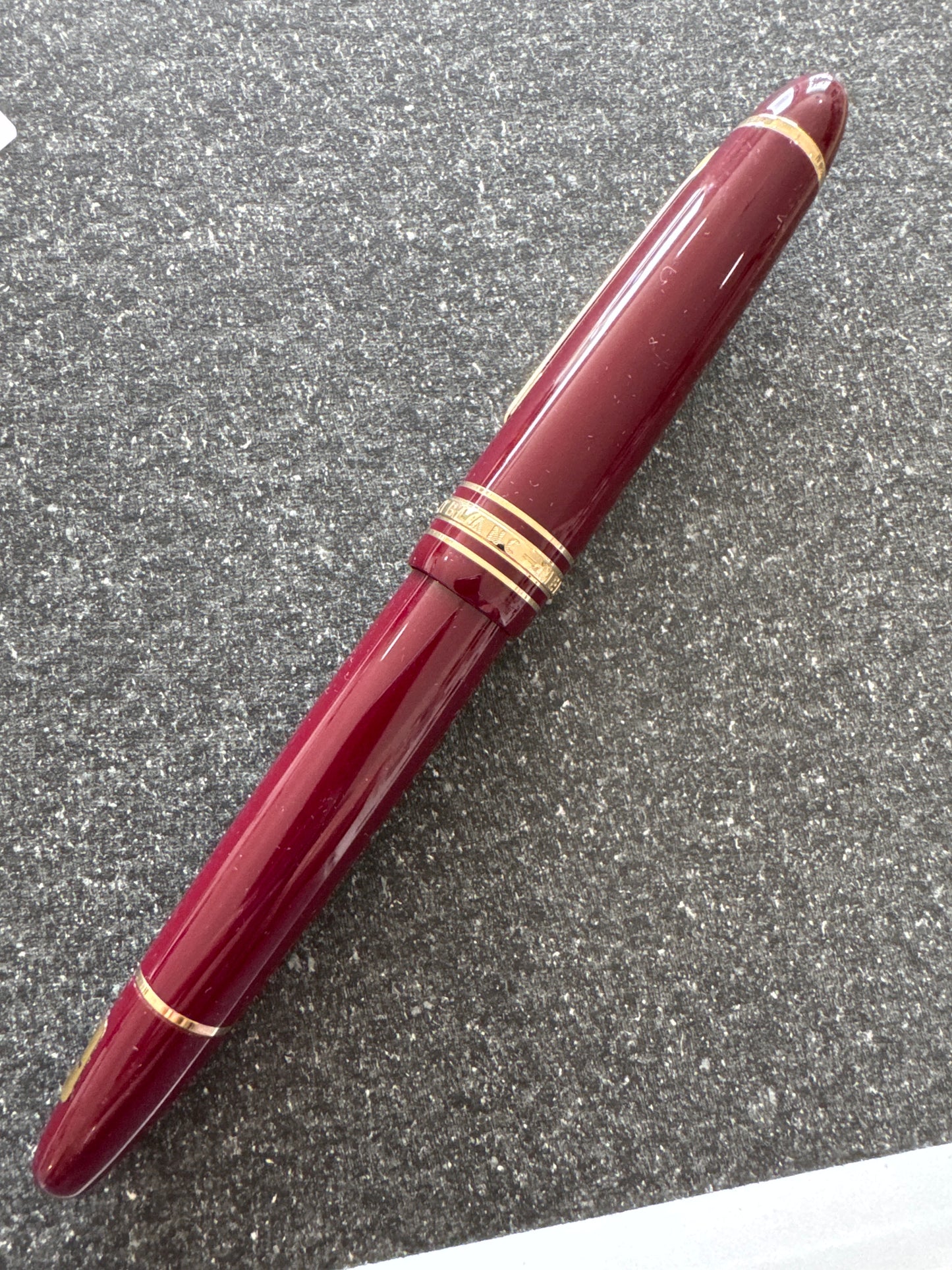 Montblanc 146 (modern) Burgundy Fountain Pen