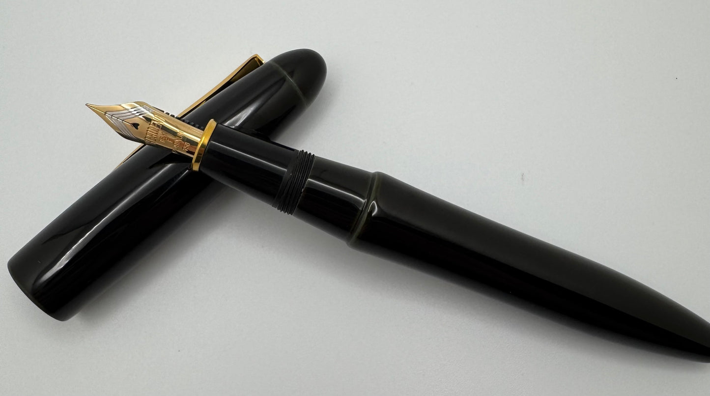 Platinum Izumo Soratame Urushi Fountain Pen Fine Nib