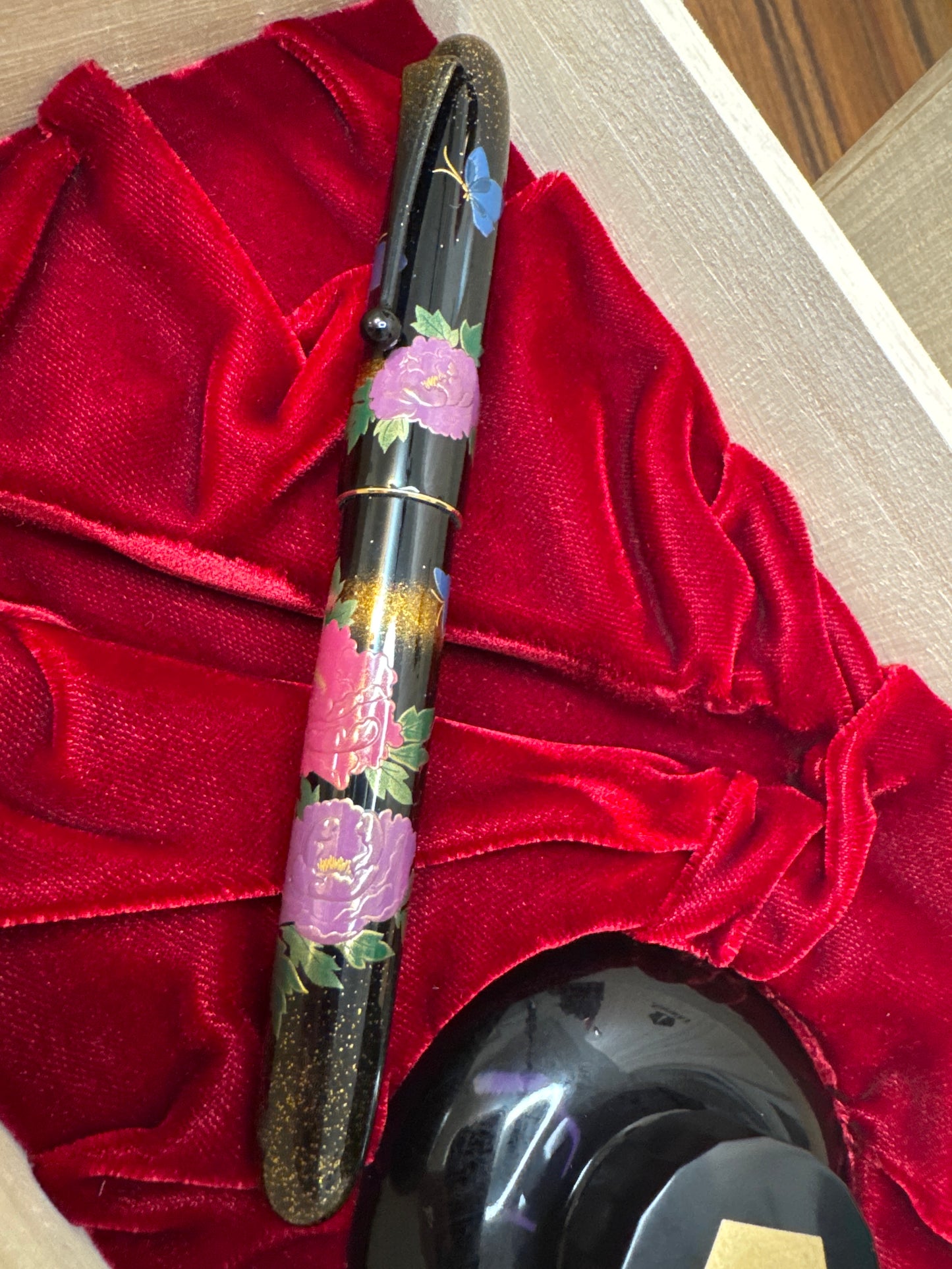 Namiki Yukari Royale Peony Maki-e Fountain Pen Medium NIb