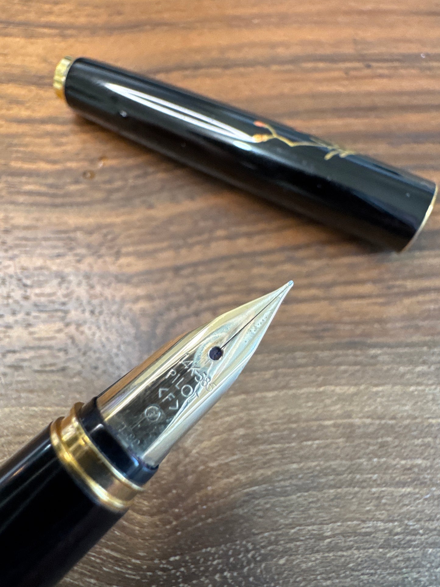 Pilot Deluxe Nadeshiko Hira-Maki-E Fountain Pen