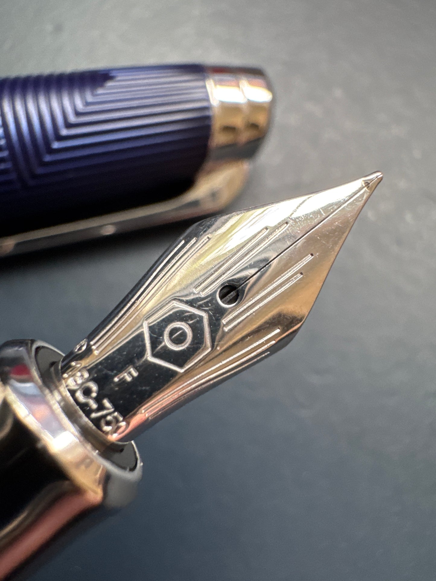 Caran d'Ache Leman Bleu Marin Fountain Pen Fine Nib