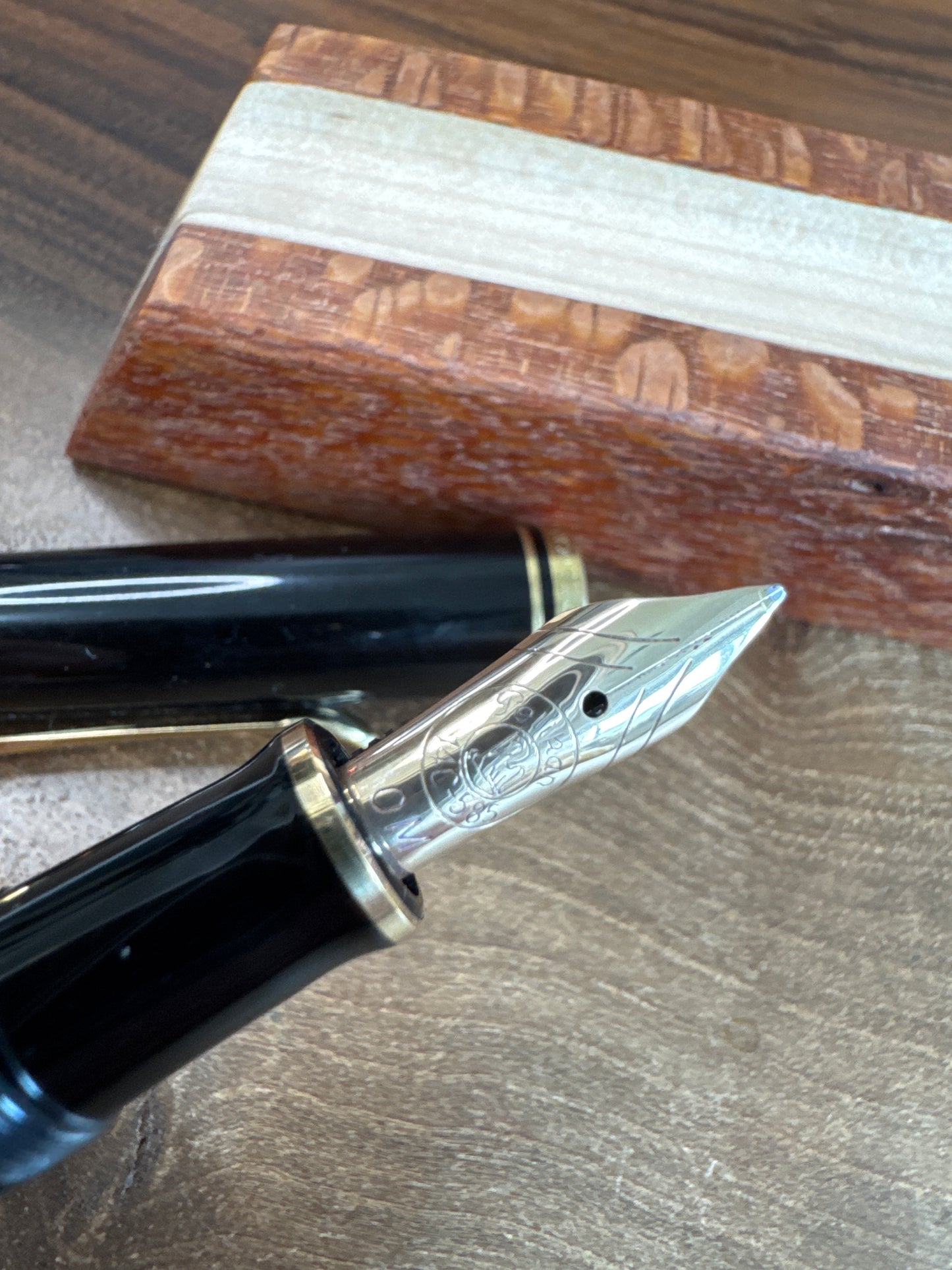 Pelikan M400 1990's Green and Black Fountain Pen OM nib