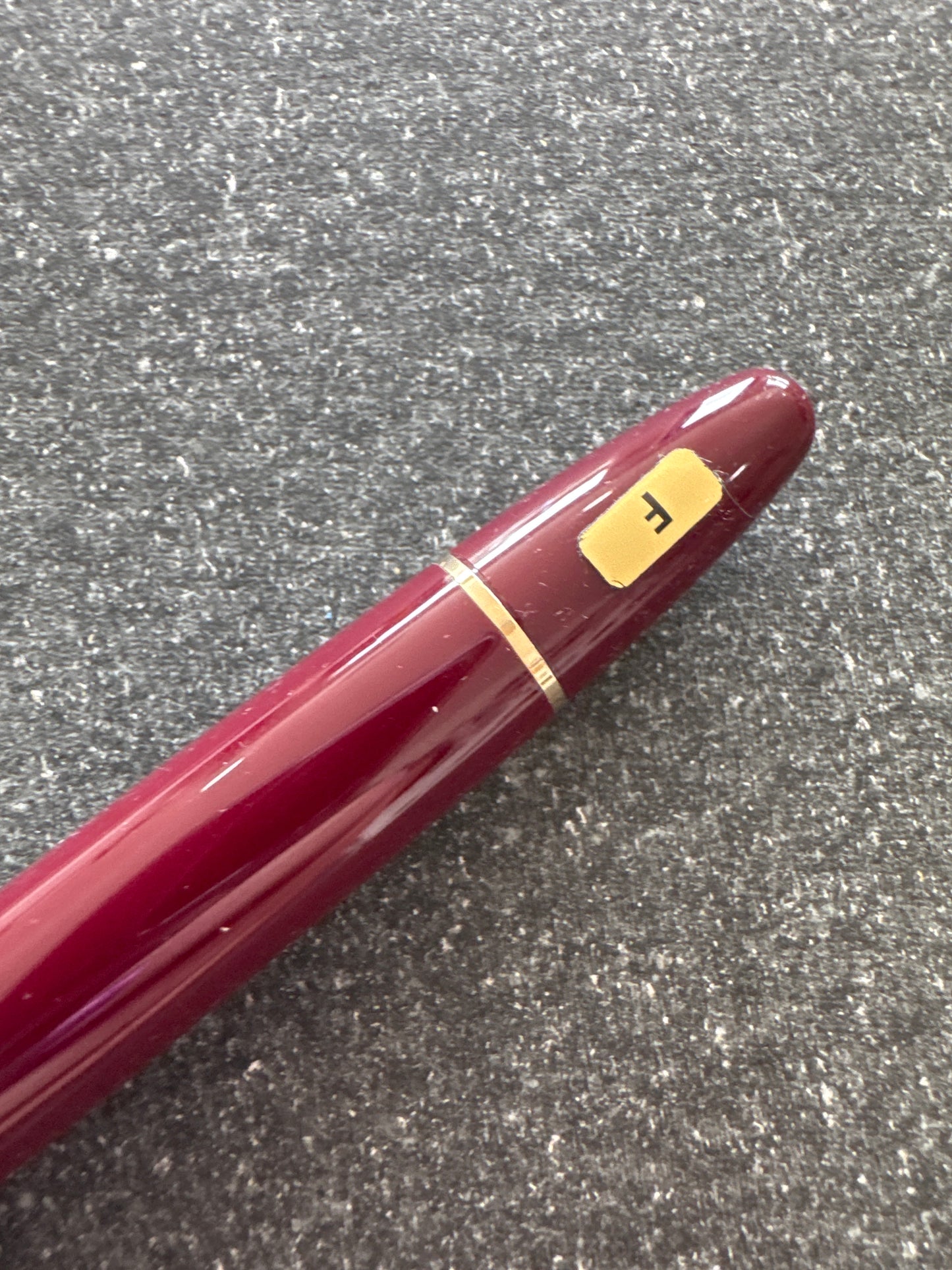 Montblanc 146 (modern) Burgundy Fountain Pen
