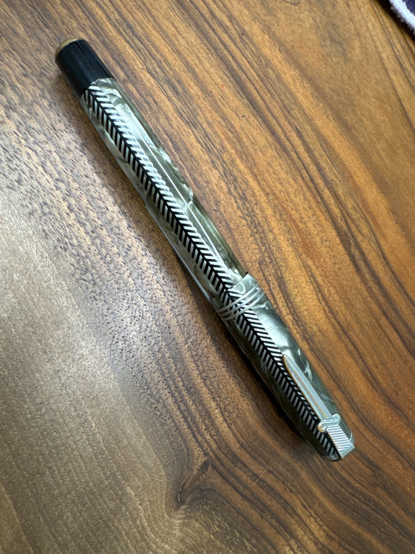 Parker Royal Challenger Sword Clip Grey Pearl Fountain Pen