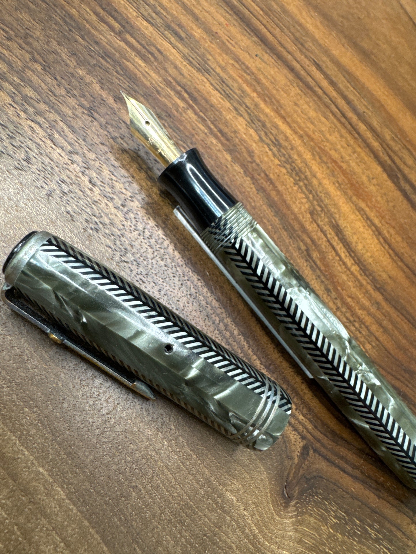 Parker Royal Challenger Sword Clip Grey Pearl Fountain Pen