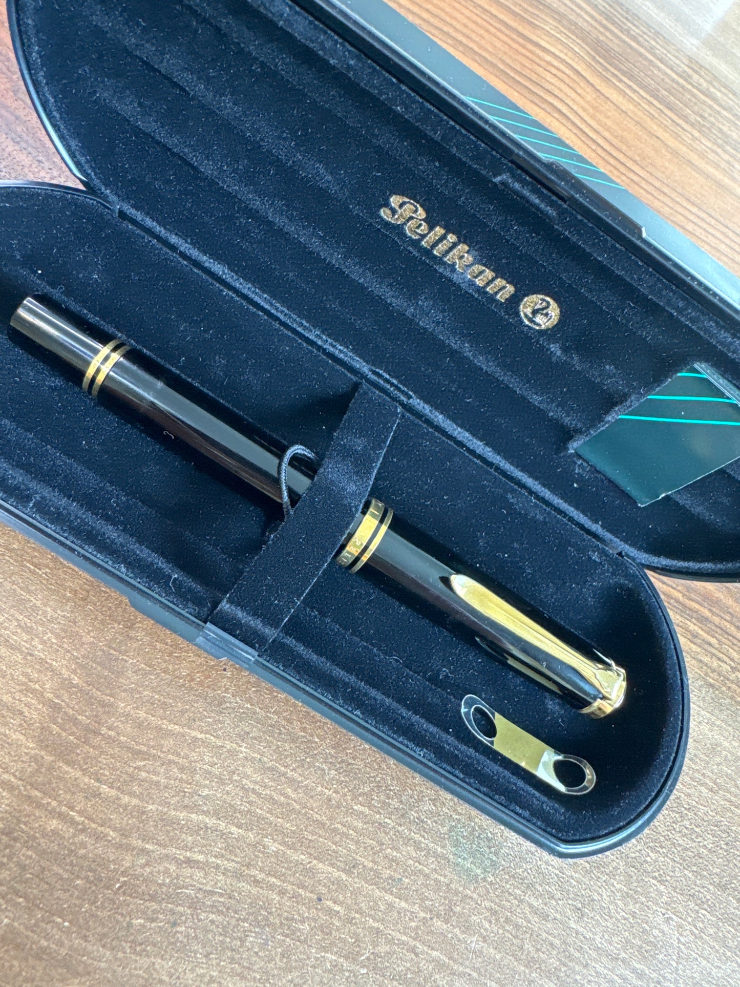 Pelikan M800 Black and gold trim Fountain Pen Medium Nib W Germany