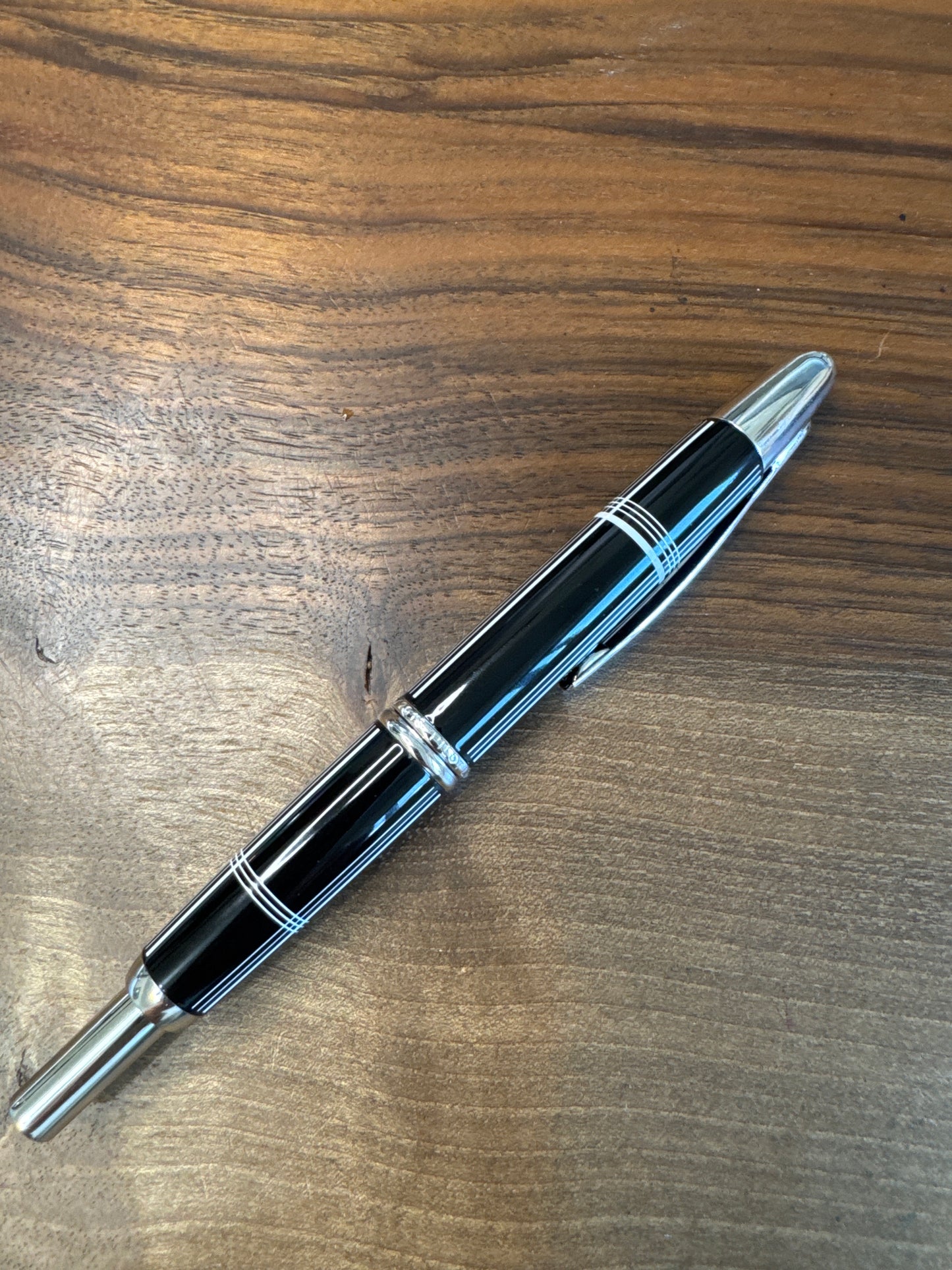 Pilot Vanishing Point Limited Edition  2018 Crossed Lines