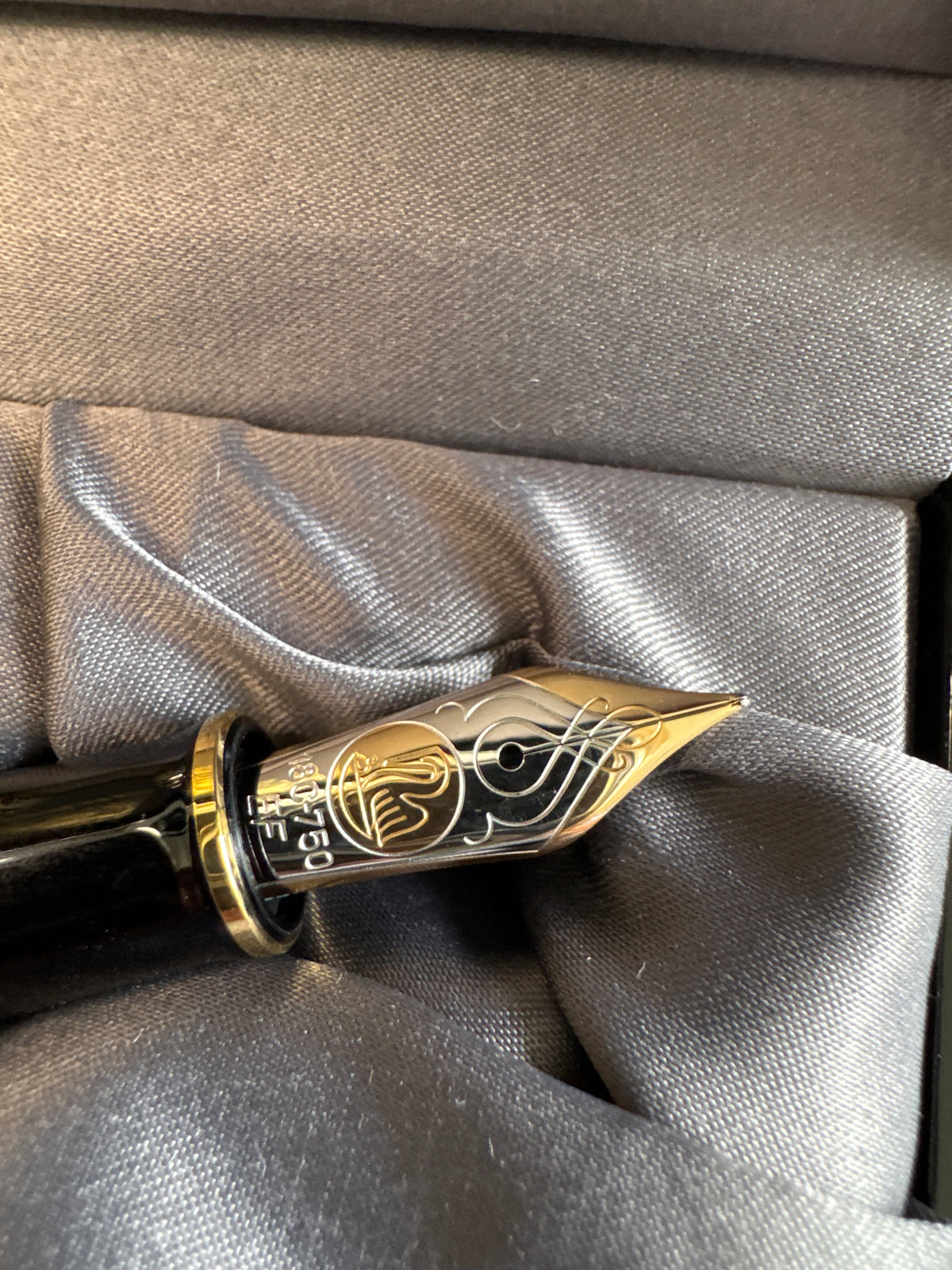 Pelikan M900 Toledo Fountain Pen EF nib