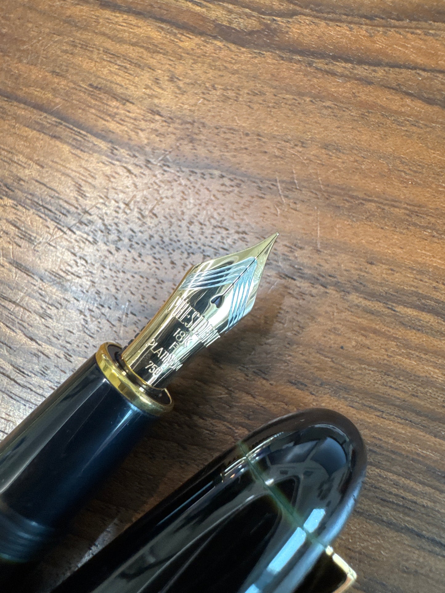 Platinum Izumo Soratame Urushi Fountain Pen Fine Nib