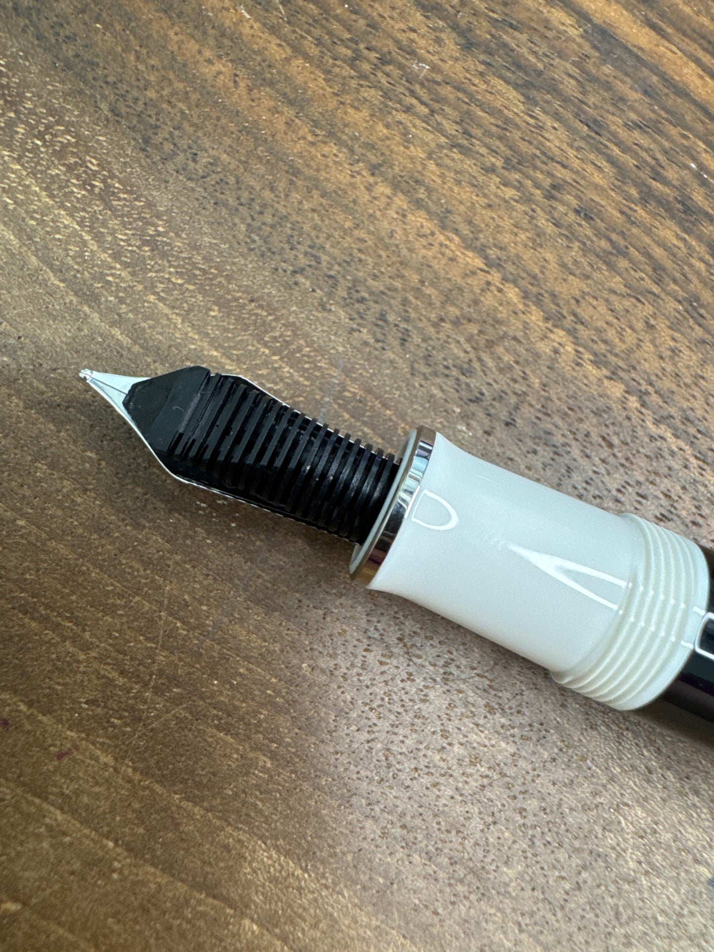 Pelikan M910 White Toledo