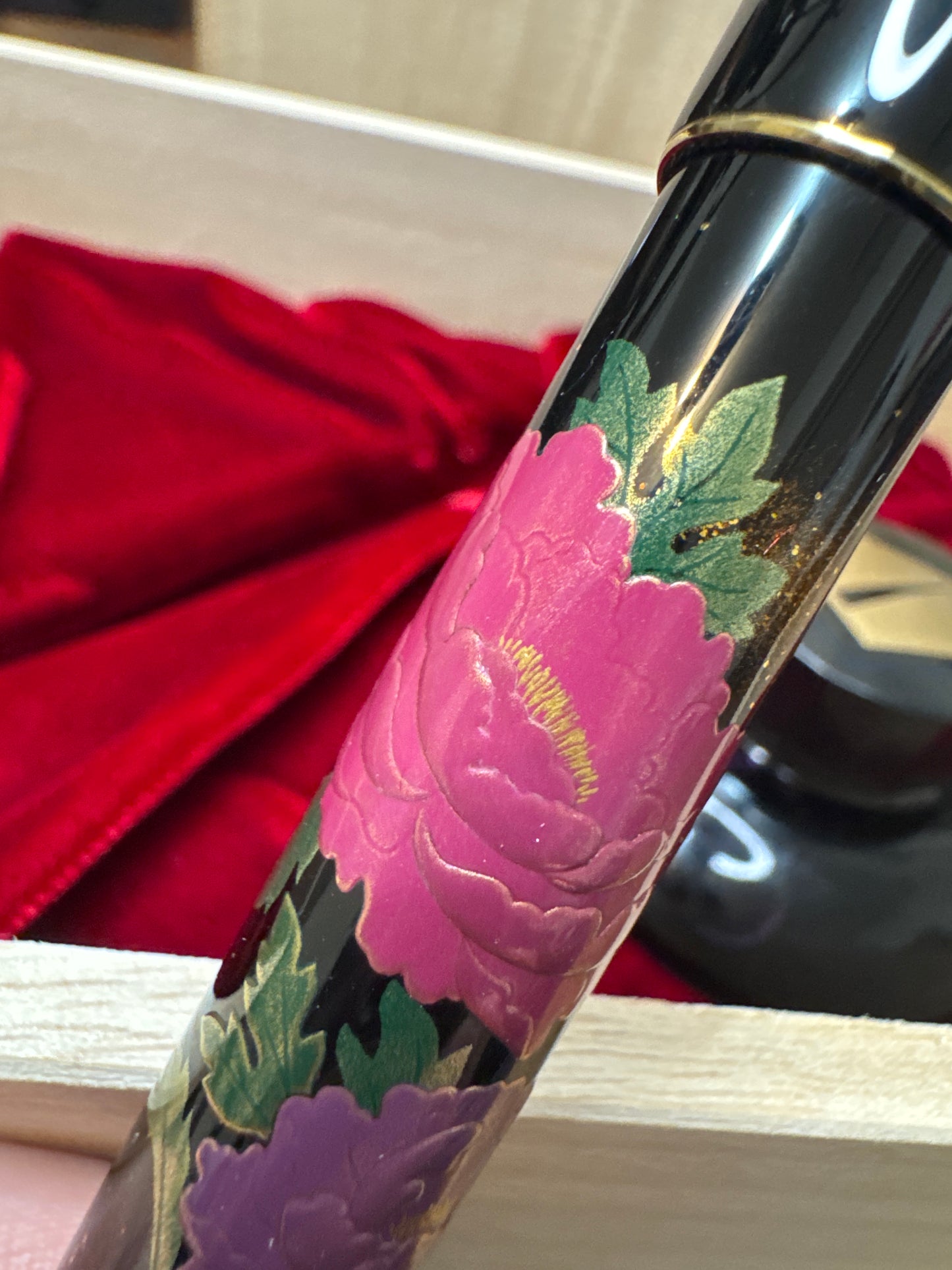 Namiki Yukari Royale Peony Maki-e Fountain Pen Medium NIb