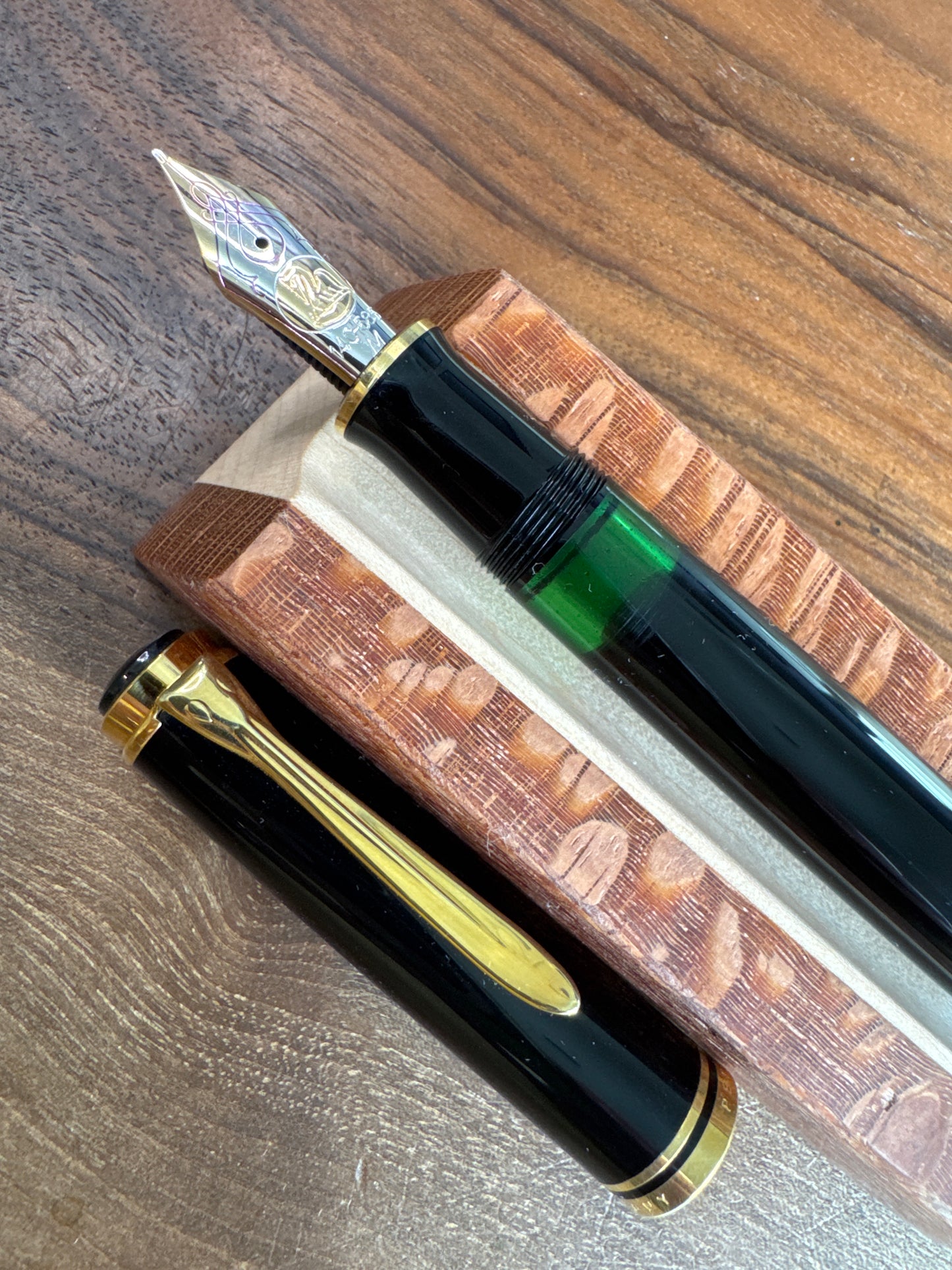 Pelikan M800 Black and gold trim Fountain Pen Medium Nib W Germany