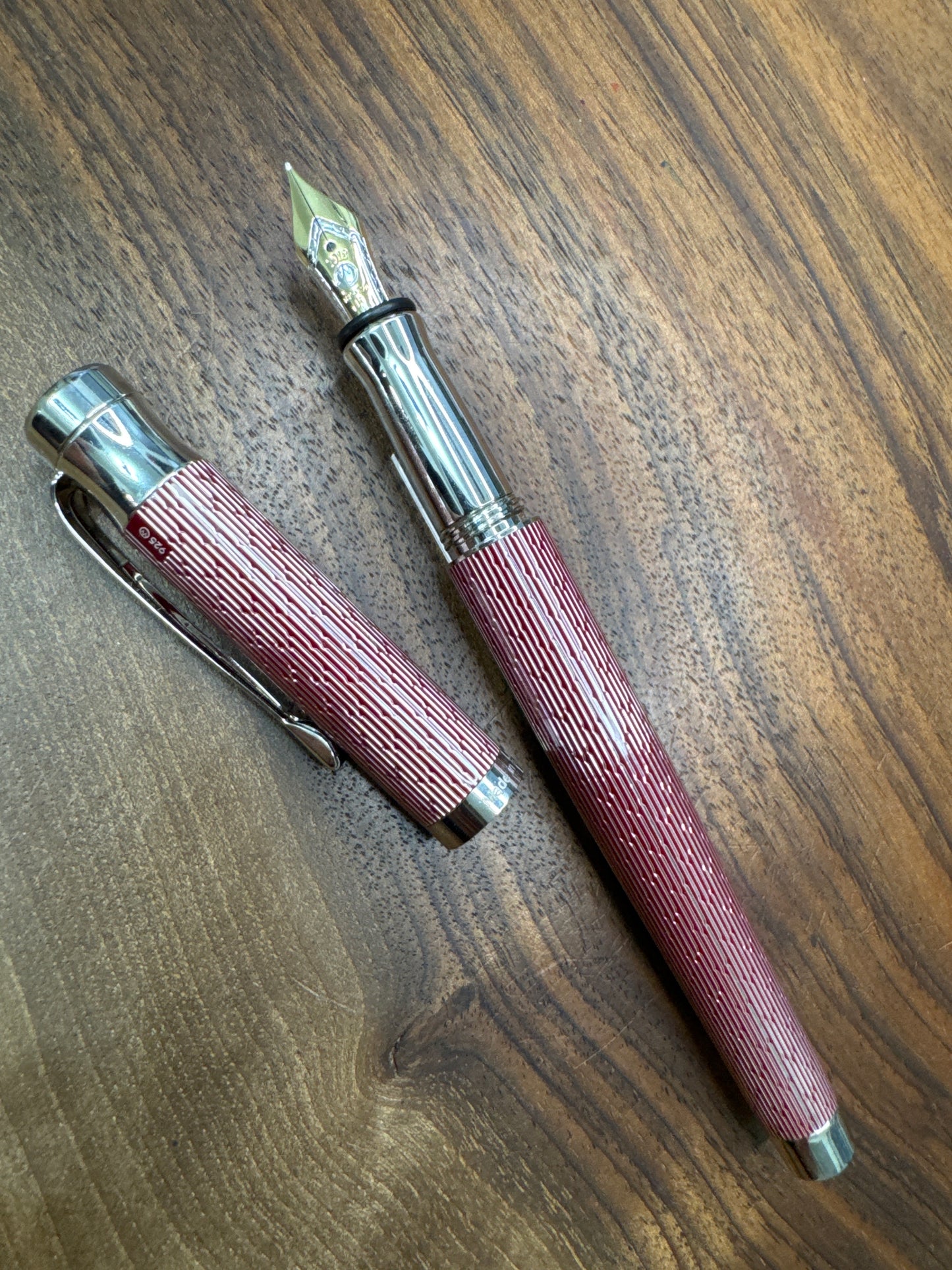 Waldmann Tango Imagination: Burgundy / Medium- 18k Gold Nib