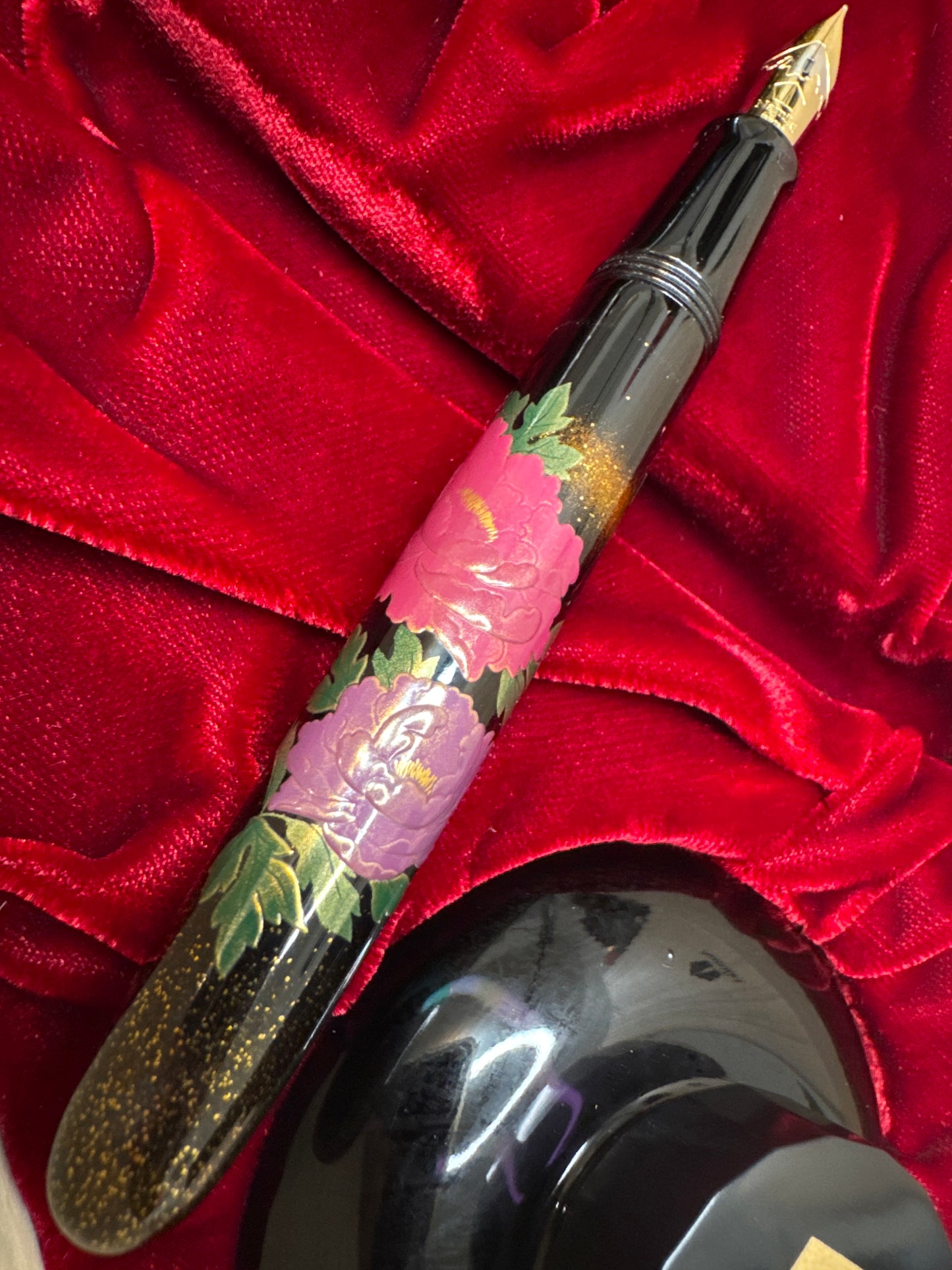 Namiki Yukari Royale Peony Maki-e Fountain Pen Medium NIb