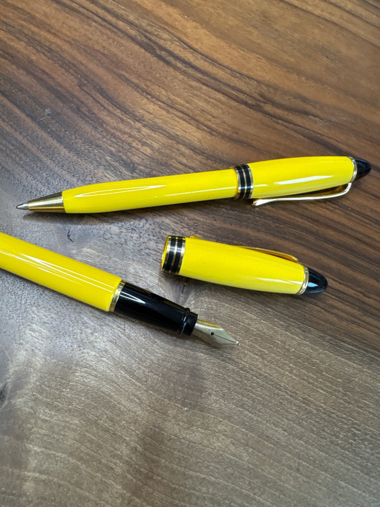 Aurora Ipsilon Fountain Pen(B) and Ballpoint Pen Set Yellow
