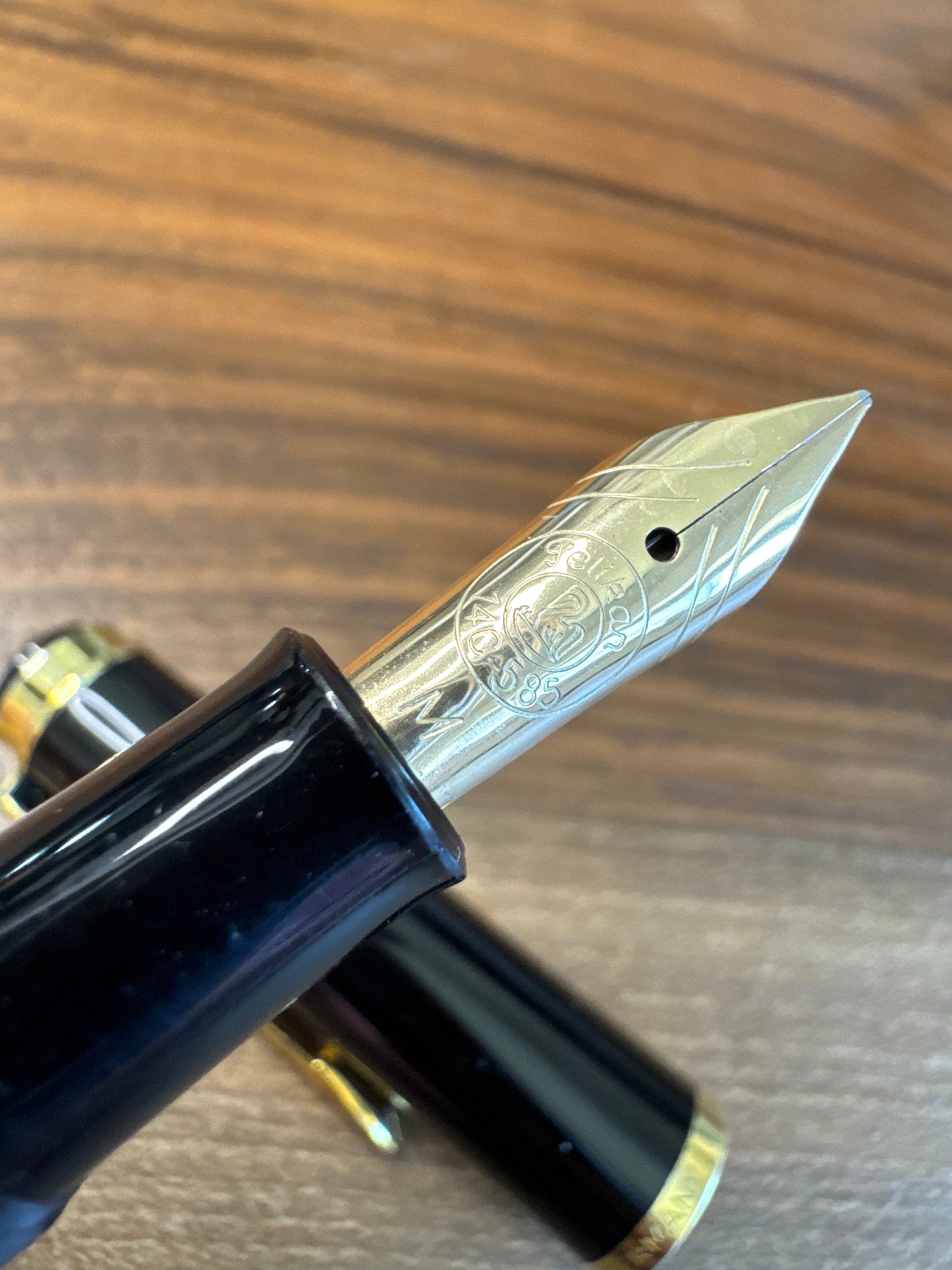 Pelikan M400 W Germany Fountain Pen. Medium Nib