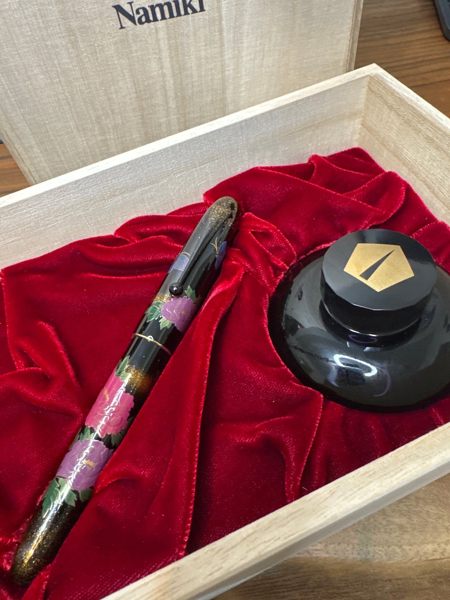Namiki Yukari Royale Peony Maki-e Fountain Pen Medium NIb