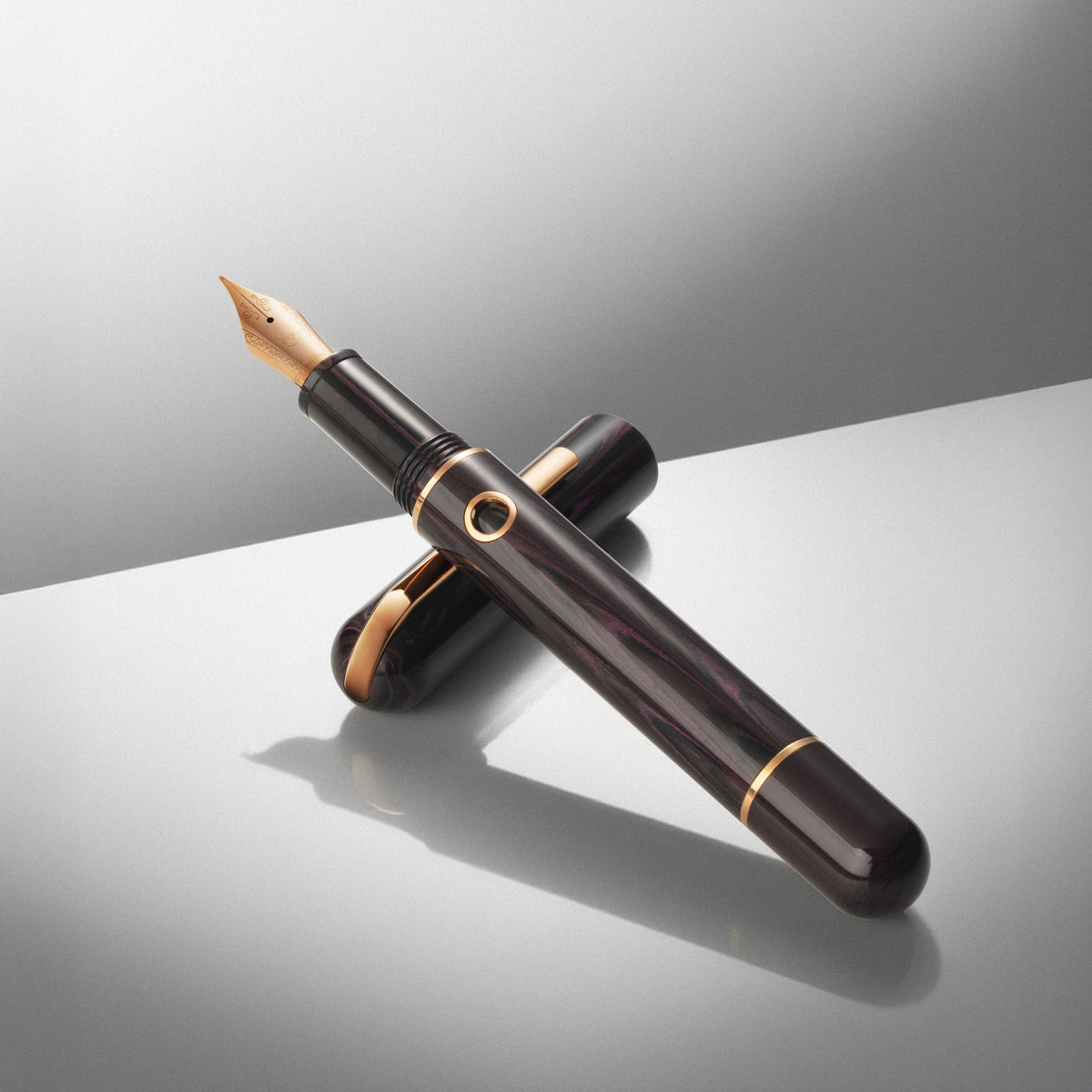 Nahvalur Nautilus Stylophora Berry Ebonite Fountain Pen: Stub